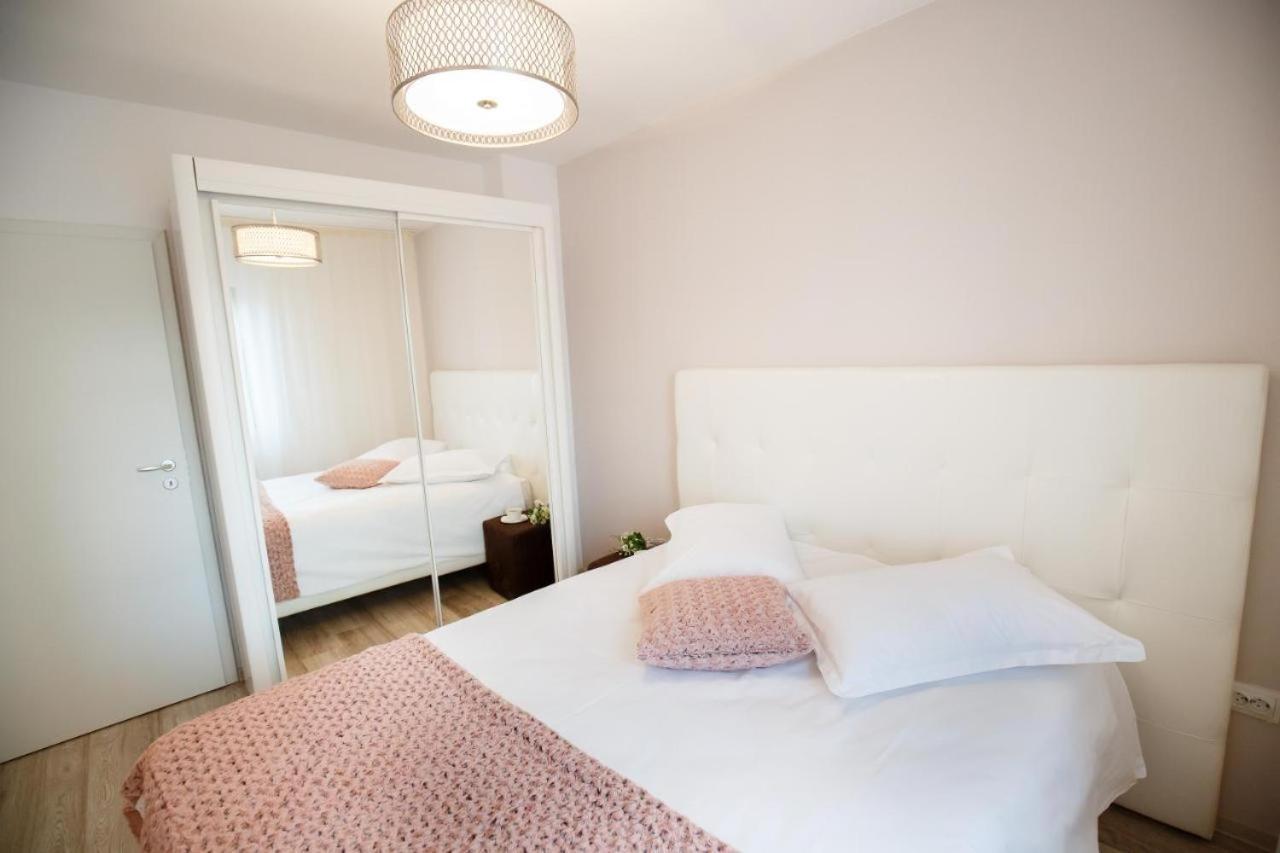 Metropolitan Iassium Apartments ยาช ภายนอก รูปภาพ