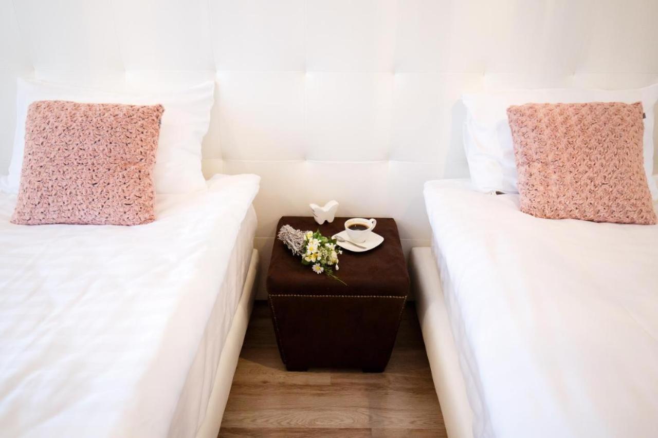 Metropolitan Iassium Apartments ยาช ภายนอก รูปภาพ